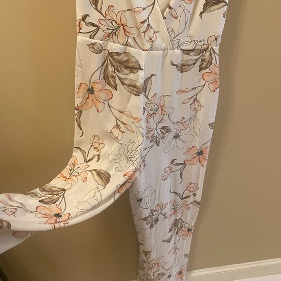 Lush White Floral Wide Leg Jumpsuit Small - Picture 4 of 5